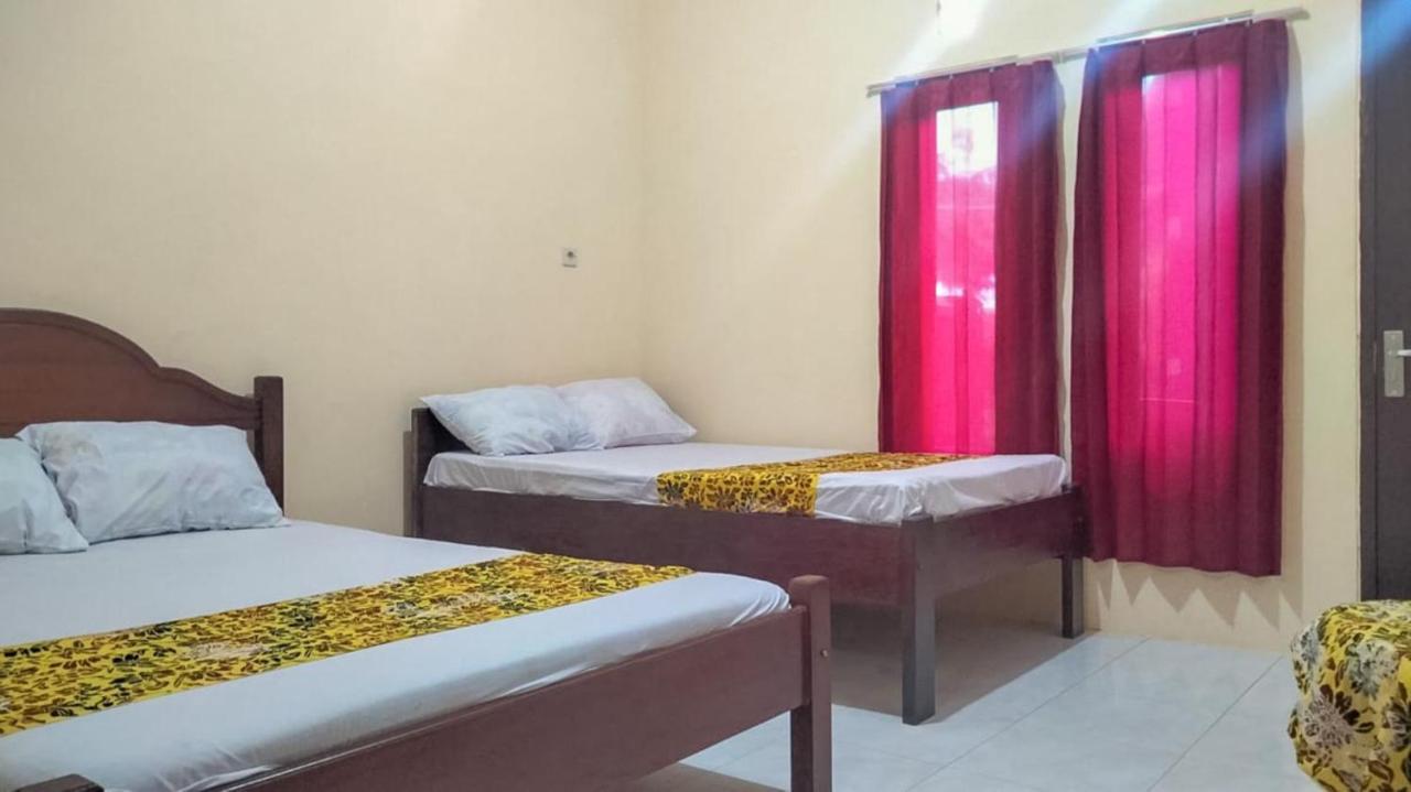 Zulfina Homestay Syariah Mitra Reddoorz Banyuwangi  Exteriör bild