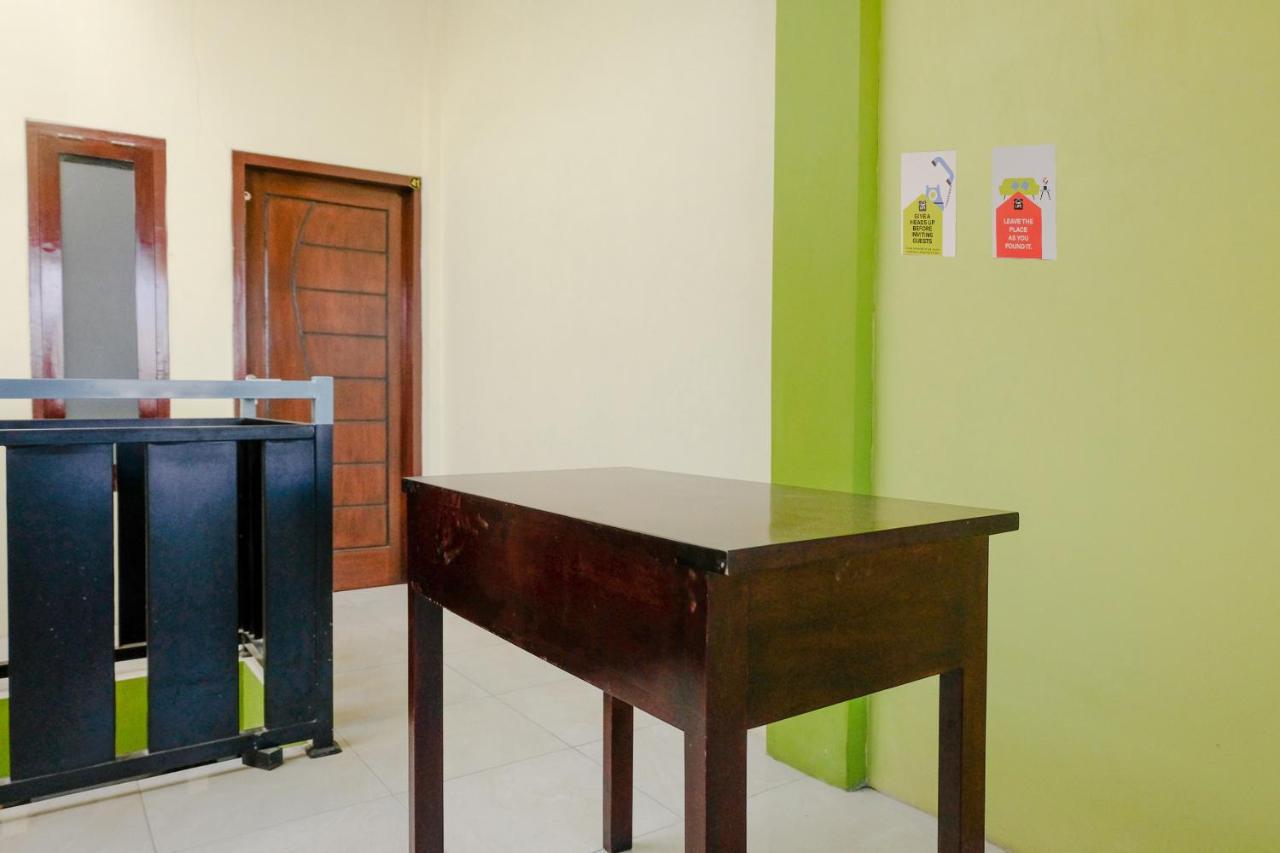 Zulfina Homestay Syariah Mitra Reddoorz Banyuwangi  Exteriör bild