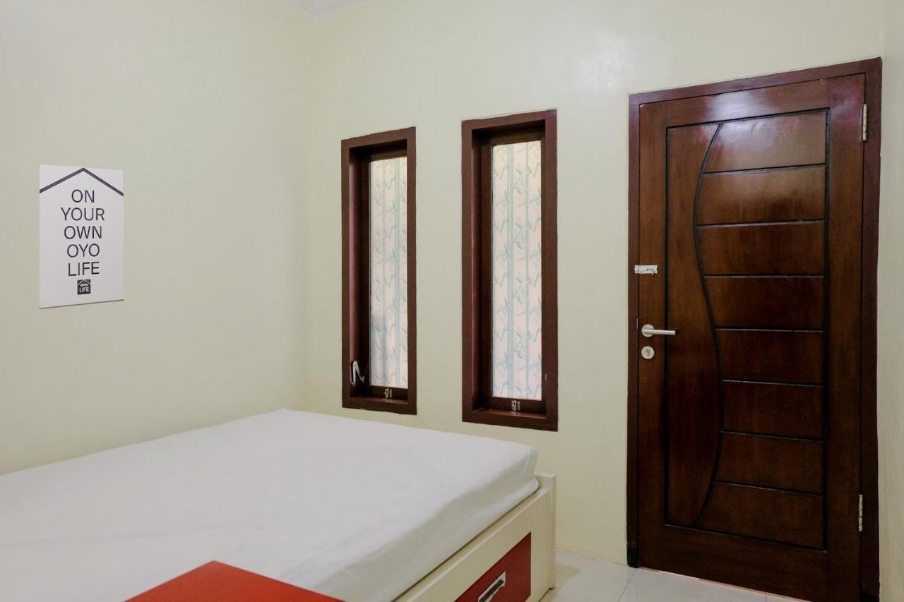 Zulfina Homestay Syariah Mitra Reddoorz Banyuwangi  Exteriör bild